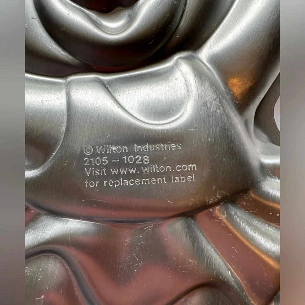 Wilton Ballerina Dancing Bear Cake Pan 2105-1028 Approx 11” x 15” x 2”